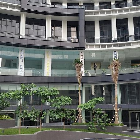 Milano Versace Suites Makati City Exteriör bild