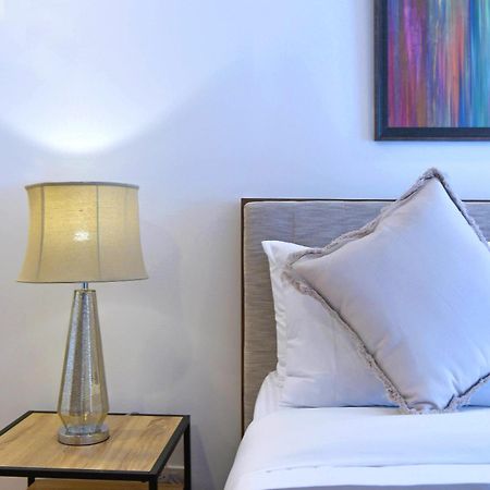 Milano Versace Suites Makati City Exteriör bild