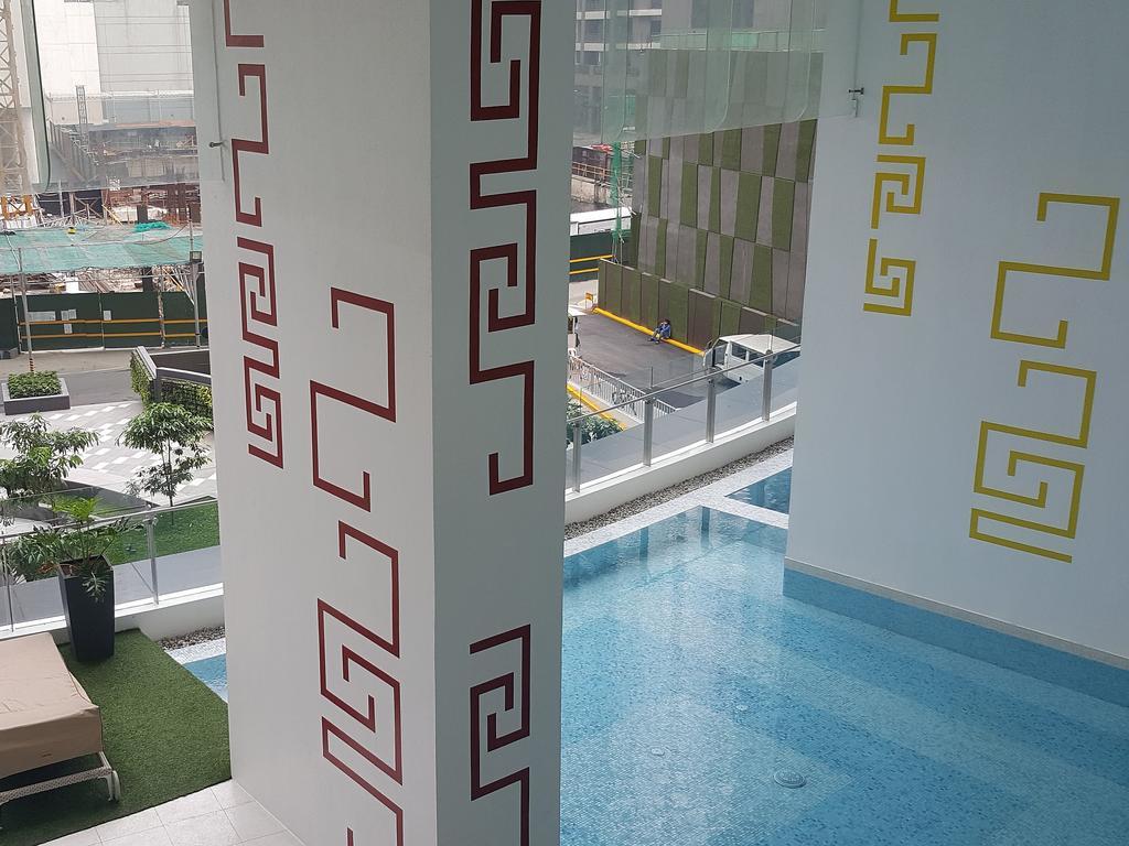 Milano Versace Suites Makati City Exteriör bild