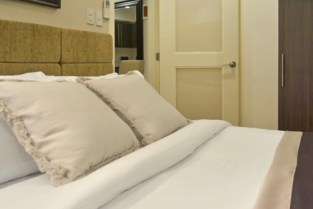 Milano Versace Suites Makati City Exteriör bild