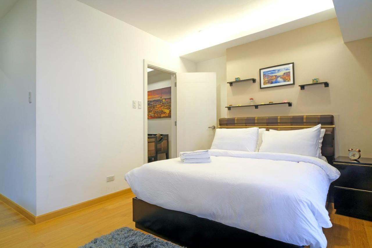 Milano Versace Suites Makati City Exteriör bild